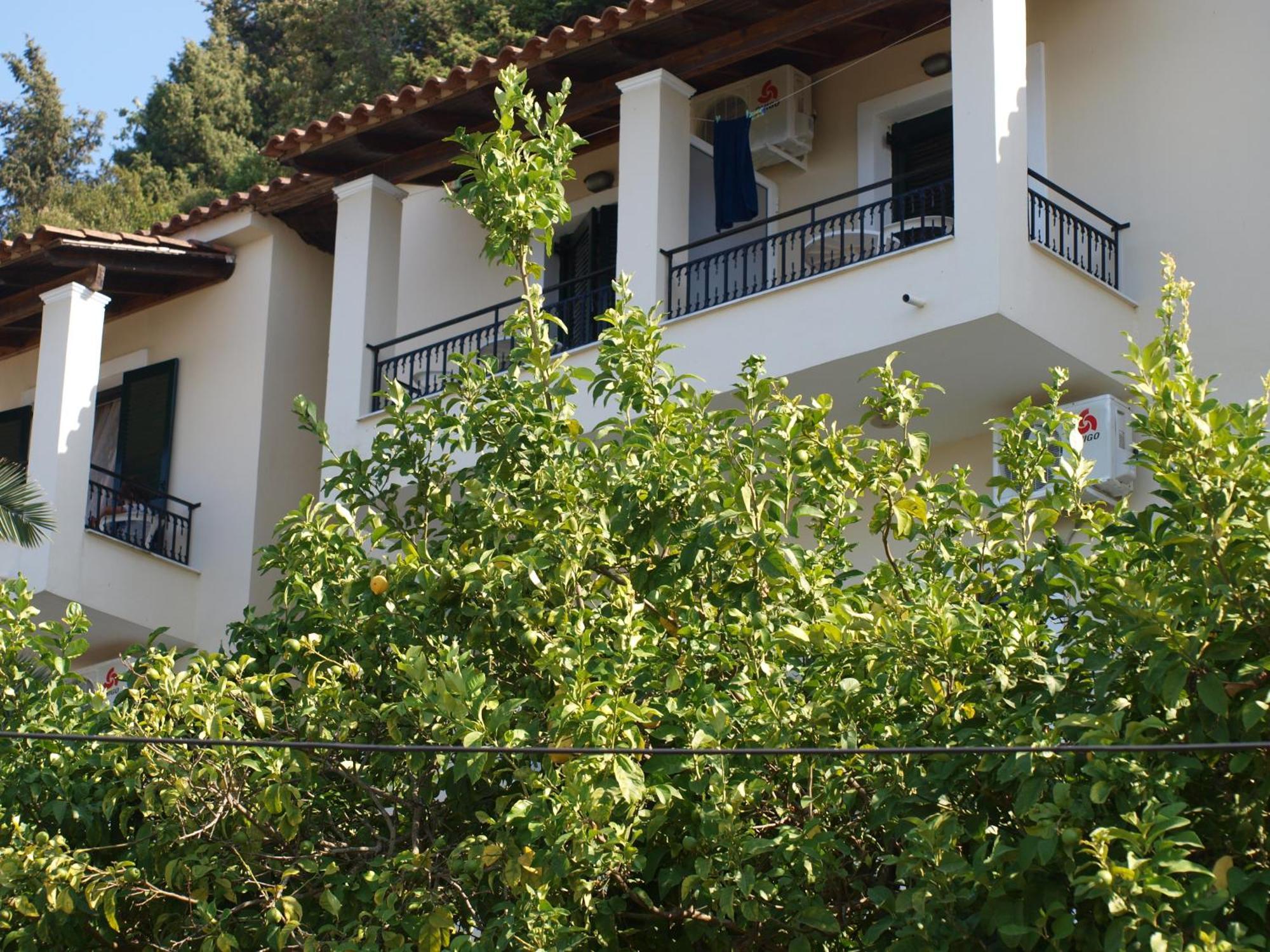 Akrogiali Rooms Mpoukaris Exterior photo